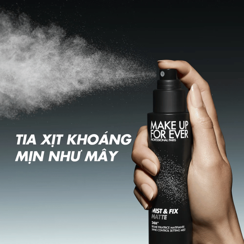 Makeup4ever Mist & Fix đảm bảo lớp trang điểm của bạn luôn tươi mới và rạng rỡ suốt cả ngày dài.